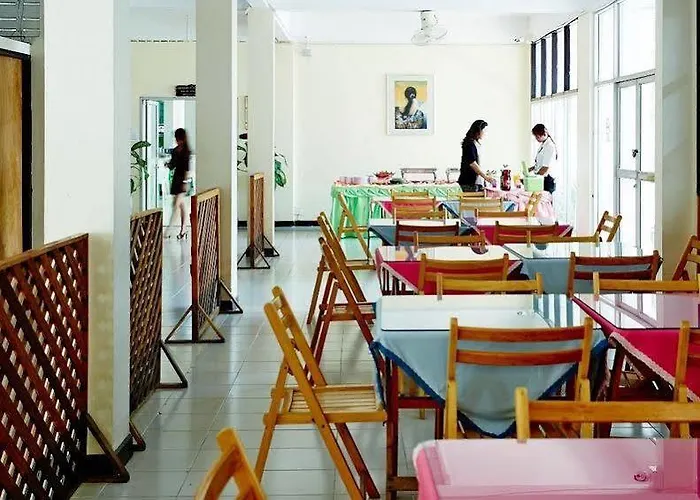 We Train Don Muang Bangkok